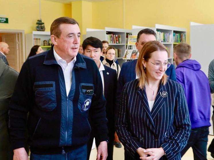 Губернатор проверил детскую библиотеку в Невельске