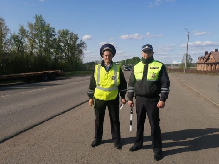 В Белокурихе сотрудники ГИБДД помогли мужчине с инсультом