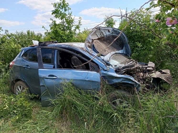 В Задонском районе иномарка слетела в кювет