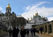 Монахов канонической Украинской православной церкви (УПЦ) обязали покинуть Киево-Печерскую лавру, дав на это три дня