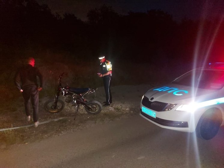 В Новороссийске правоохранители остановили подростка на мотоцикле без номеров