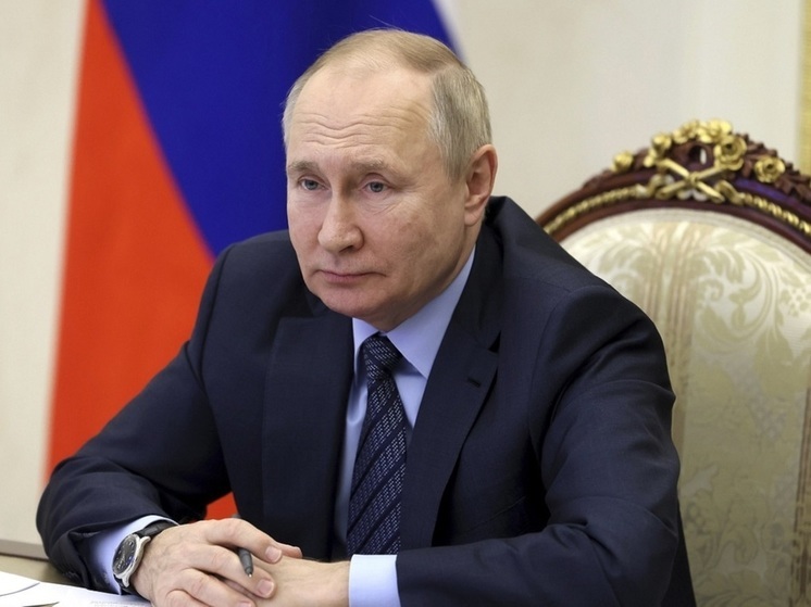 Президент Путин похвалил участника СВО, который вывел боевых товарищей из окружения, несмотря на ранение