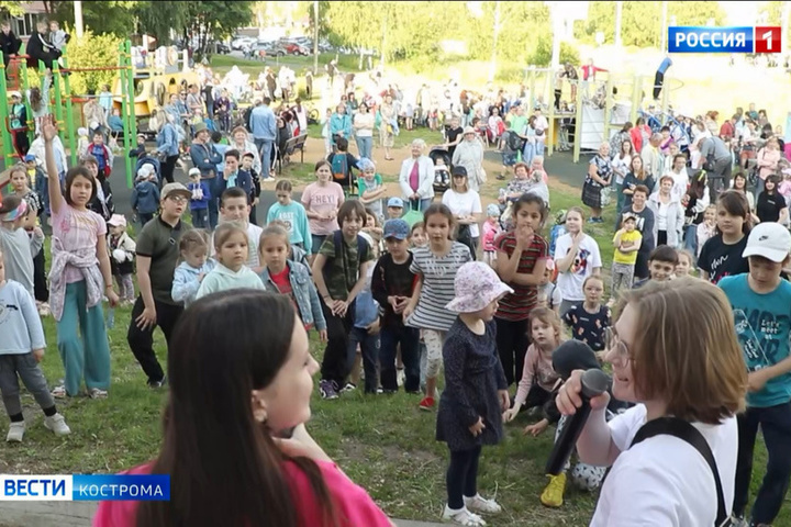 В Давыдовских микрорайонах Костромы начало лета отметили семейный праздником с пирогами