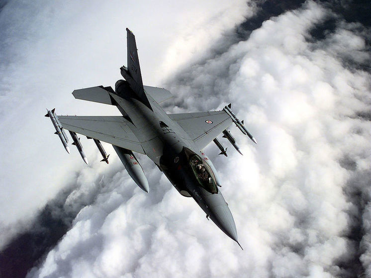 Зеленский: некоторые страны Запада предоставят мощное количество истребителей F-16