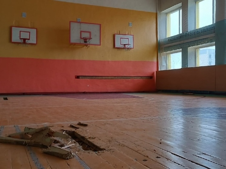 В школе Снежногорска начался ремонт спортивного зала и пищеблоков