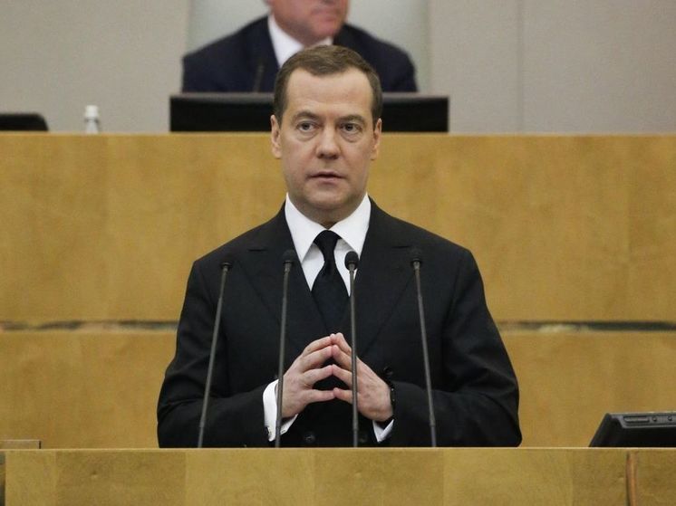 Медведев заявил, что сейчас важно дать достойный ответ Украине и идти в наступление