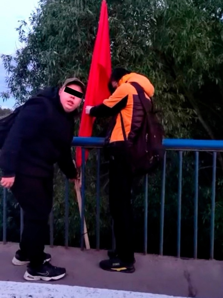 В Торжке Тверской области хулиганы похитили флаги расцвечивания с улиц города