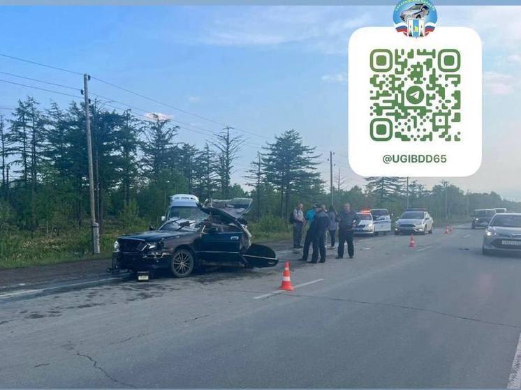 Водитель Toyota Crown погиб в страшном ДТП на Сахалине