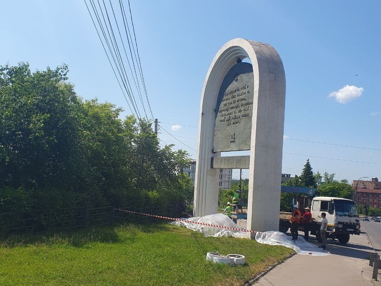 В Курске стартовал ремонт памятного знака Икона Божьей Матери «Знамение»