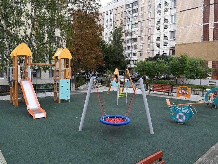 В Белгороде до конца года обновят 33 детские и спортивные площадки