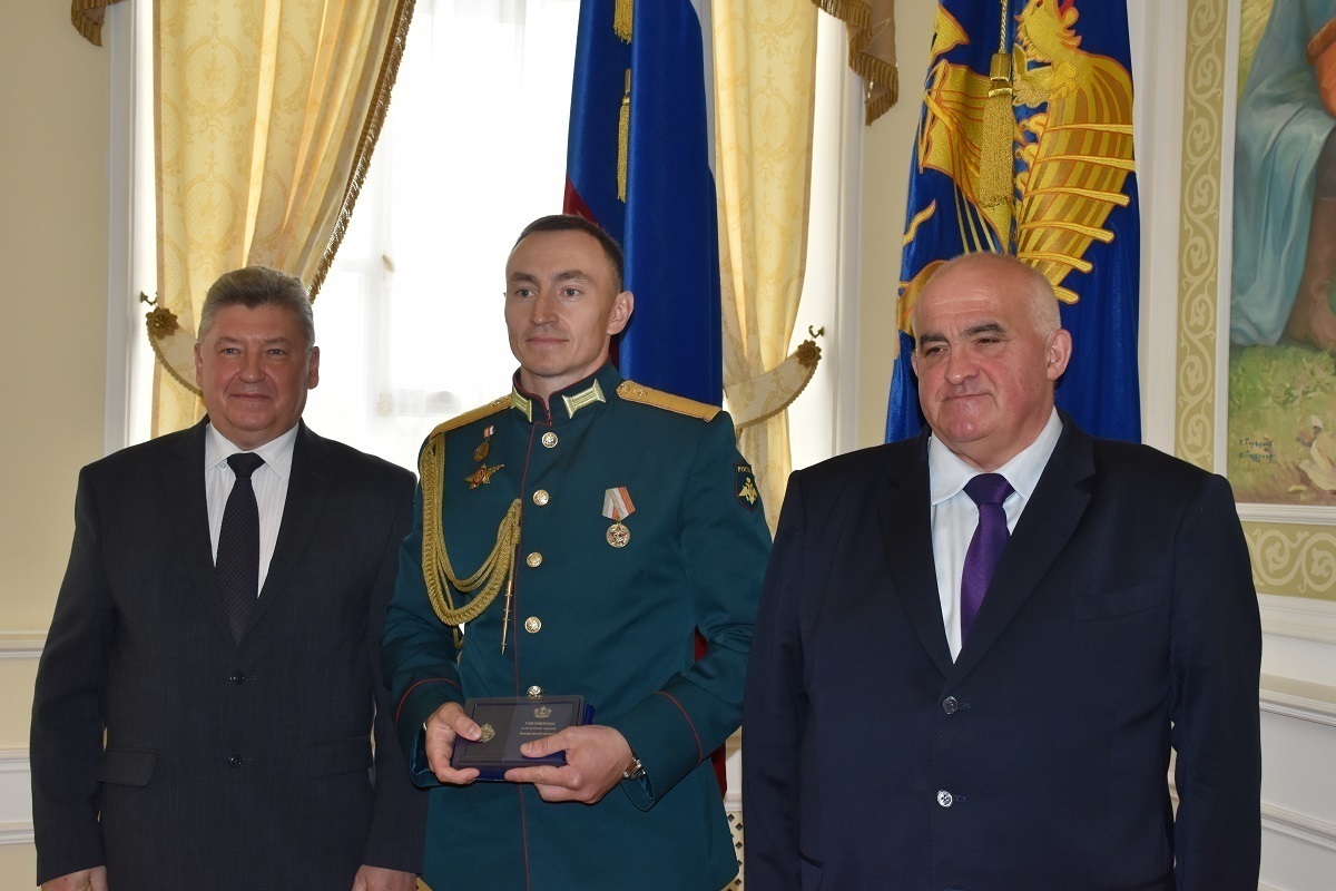 Губернатор Сергей Ситников наградил самых успешных костромичей