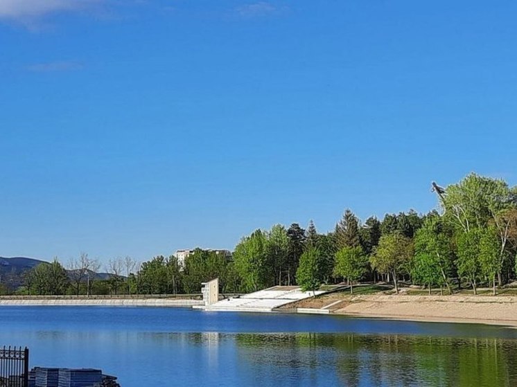 Глава Кисловодска пообещал ввести видеонаблюдение за нудистами на озере