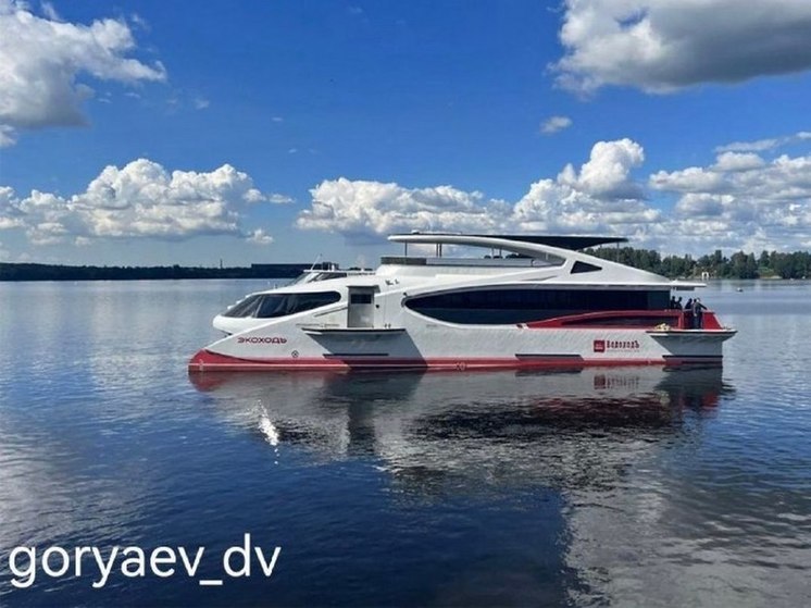 В Красноярске выдали разрешение на навигацию первому в крае электрокатамарану