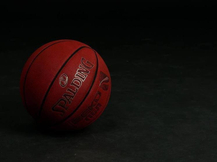 Михаилу Мишустину в Сочи показали первый баскетбольный эко-мяч из переработанного пластика