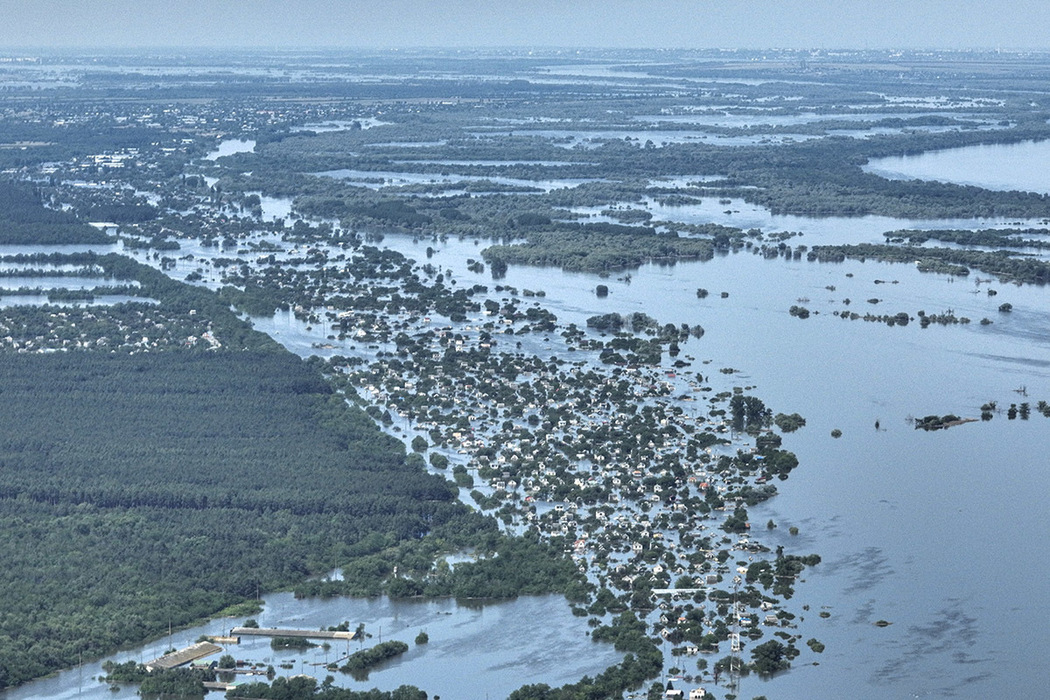 Опубликованы жуткие спутниковые кадры затопленных после разрушения Каховской ГЭС населенных пунктов 