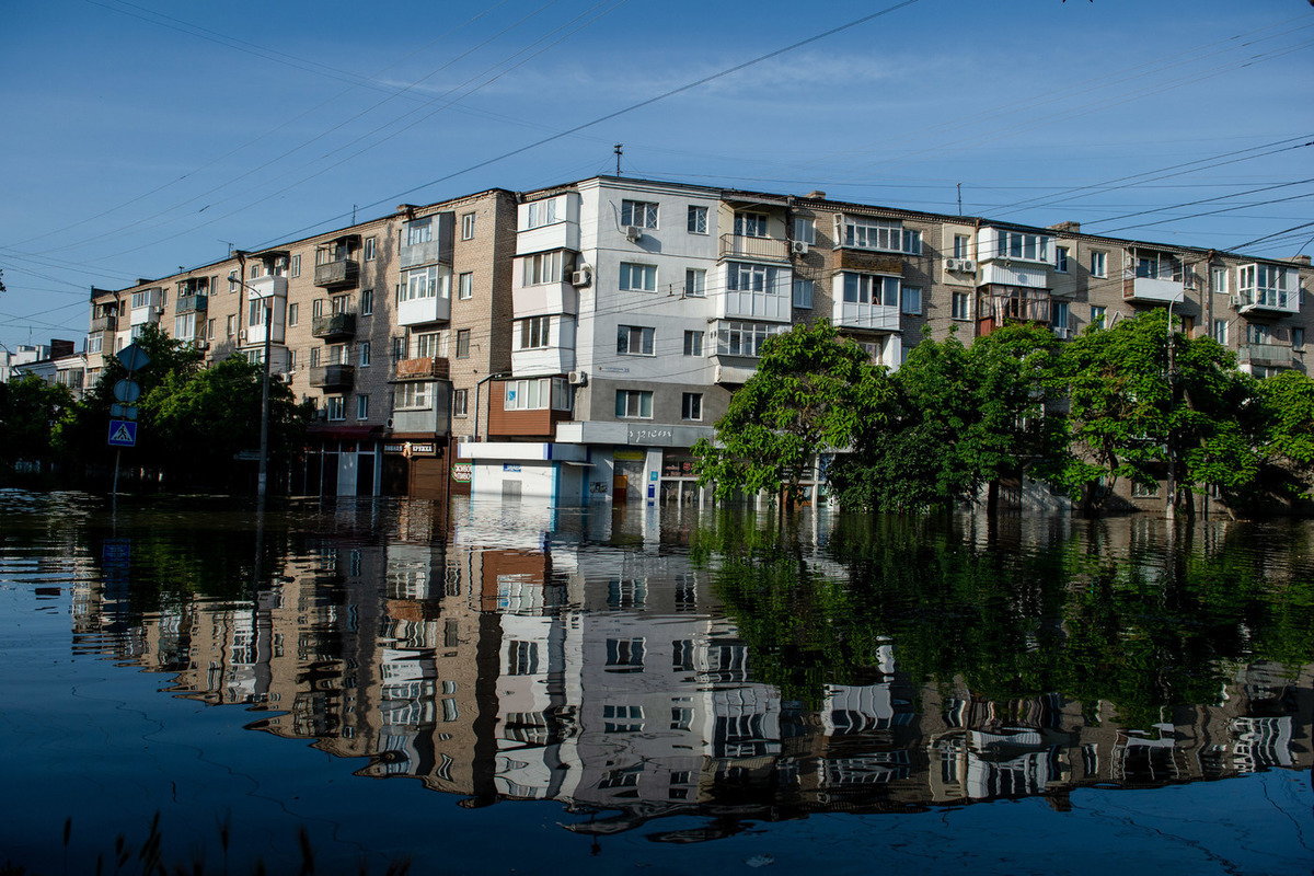 Херсон с высоты. Алешки фото город затоплен. Пятиэтажка под водой. Каховское водохранилище космический снимок. Украинцы затопили