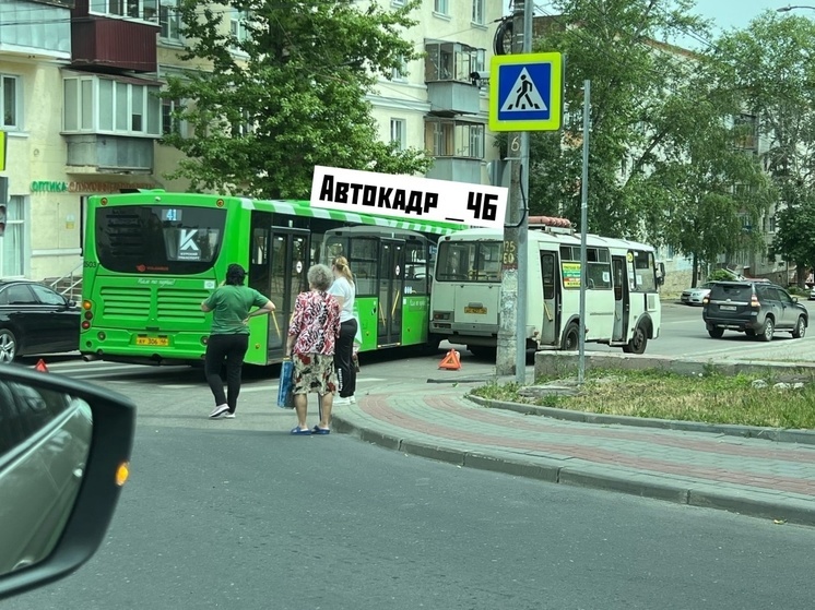 В Курске автобус Volgabus попал в ДТП с маршруткой