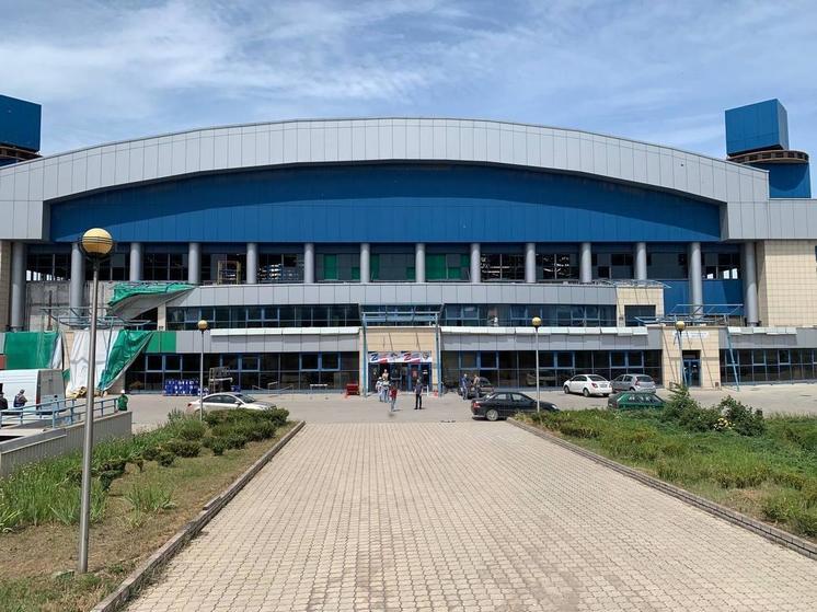 В Мариуполе продолжается восстановление спортивного комплекса “Ильичевец”