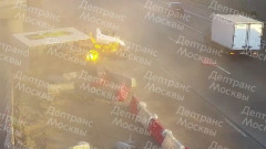 В Москве на МКАД опрокинулась "Газель": видео момента аварии
