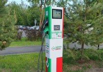 Зарядная станция для электромобилей российского оператора "Green Drive" установлена на парковке «Воздвиженкого»