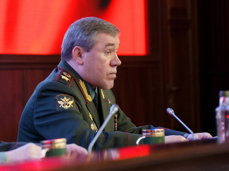 Герасимов провел переговоры по видеосвязи с китайским генерал-полковником Лю Чжэнли