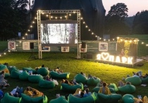 Любители фильмов смогут посетить бесплатный киносезон, который организуют в Приоратском парке в Гатчине с 10 июня. Об этом сообщили в региональном правительстве.