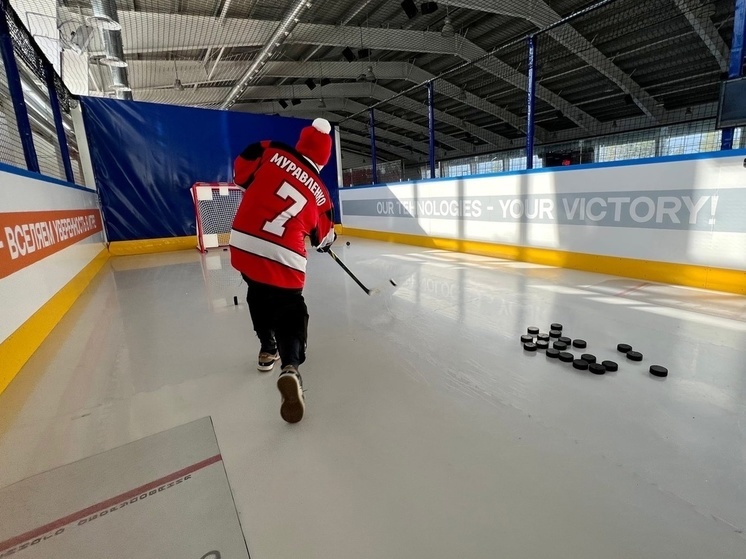 В Муравленко для круглогодичных тренировок юных хоккеистов купили современные тренажеры-симуляторы