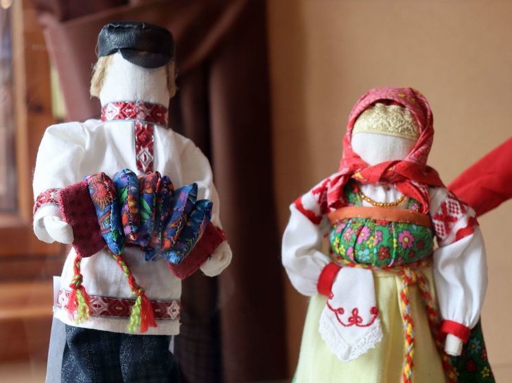 Кукол в национальных костюмах представили в Вологодском театре для детей и молодежи