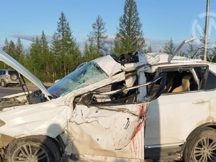 В Новом Уренгое автомобилист врезался в ограждение и погиб