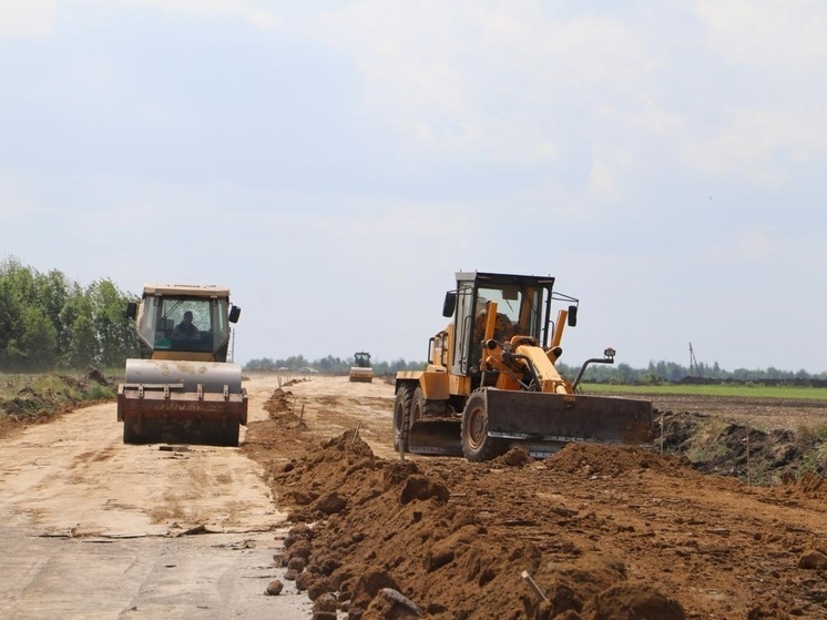 В Мантуровском и Пристенском районах Курской области продолжается строительство автодороги