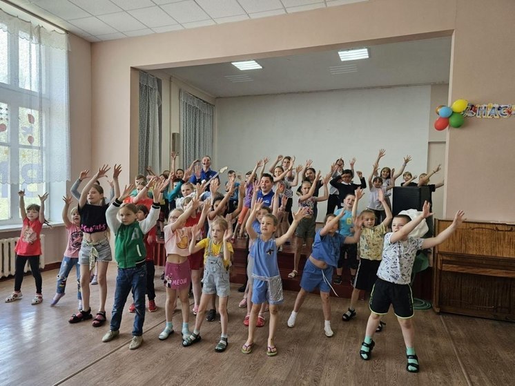 Ансамбль “Донбасс” выступил для детей в пришкольных лагерях ДНР