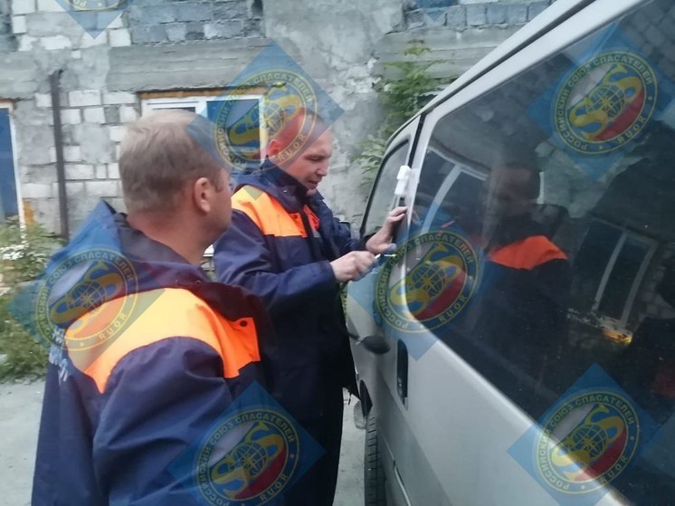 Трехлетний ребенок закрылся в автомобиле на Сахалине