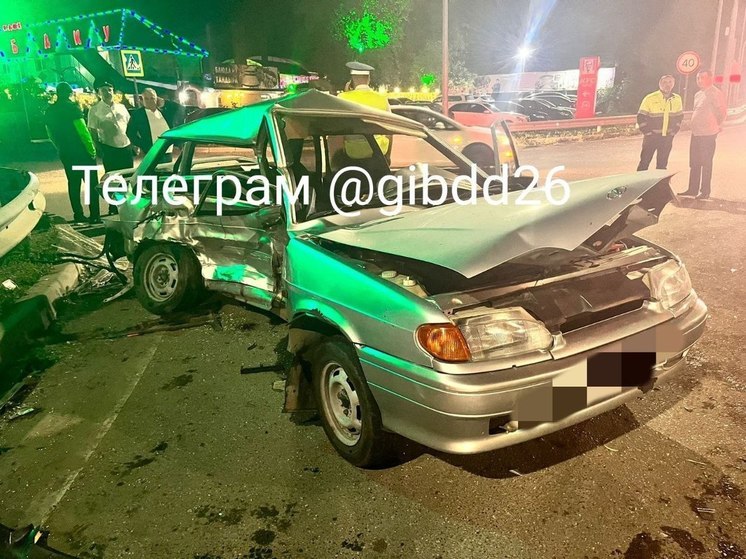 6 человек пострадали в Минводах при столкновении двух легковушек