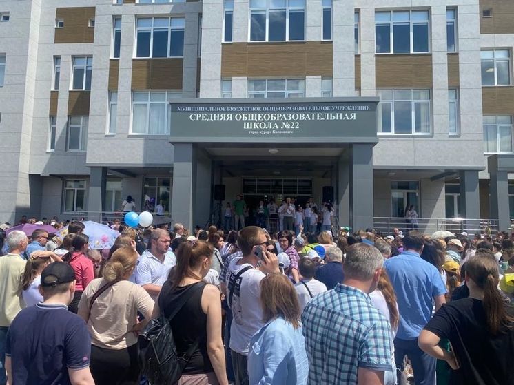 Открытие новой школы в Кисловодске вызвало ажиотаж среди родителей
