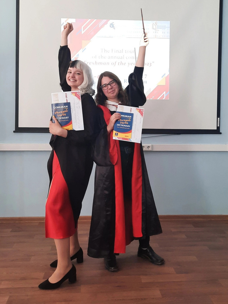 Первокурсниками года стали студентки филологического факультета СмолГУ