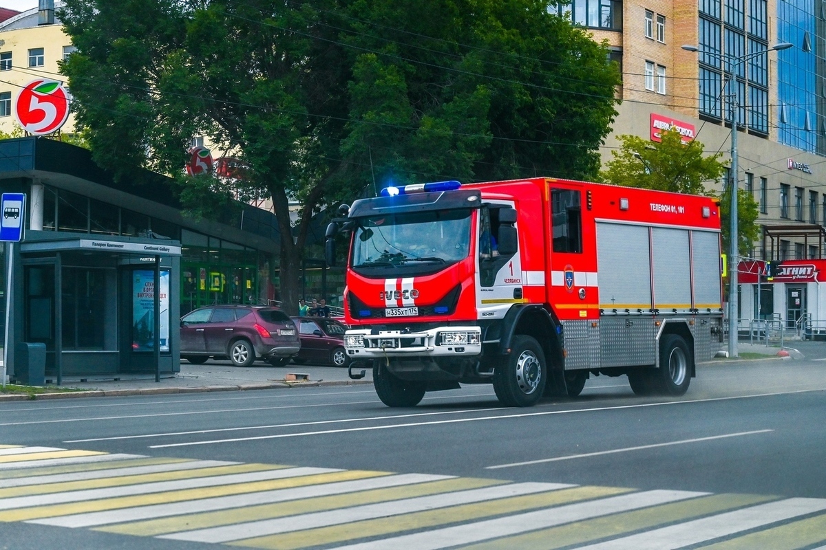 В центре Челябинска сгорела припаркованная машина - МК Челябинск