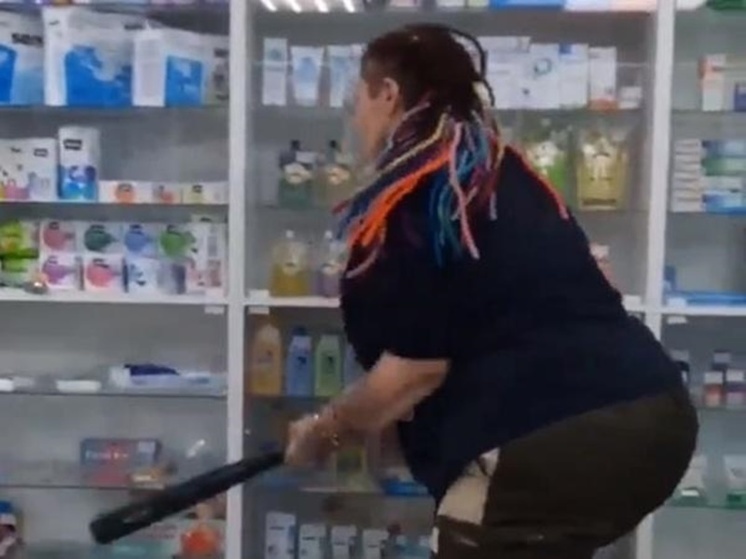 В Таганроге аптеку, где устроила погром горожанка, проверит Росздравнадзор