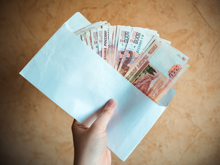 Женщина из Тверской области обогатила мошенников на 300 тысяч рублей