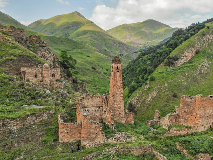 Памятники некрополя Цой-Педе в Чечне признали объектами культурного наследия РФ