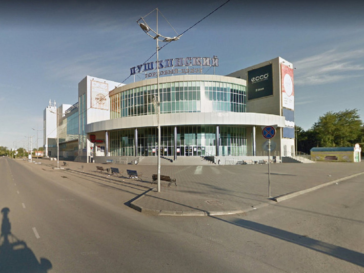 Уличный батут, на котором прыгали двое пенсионеров, сломался в Кургане