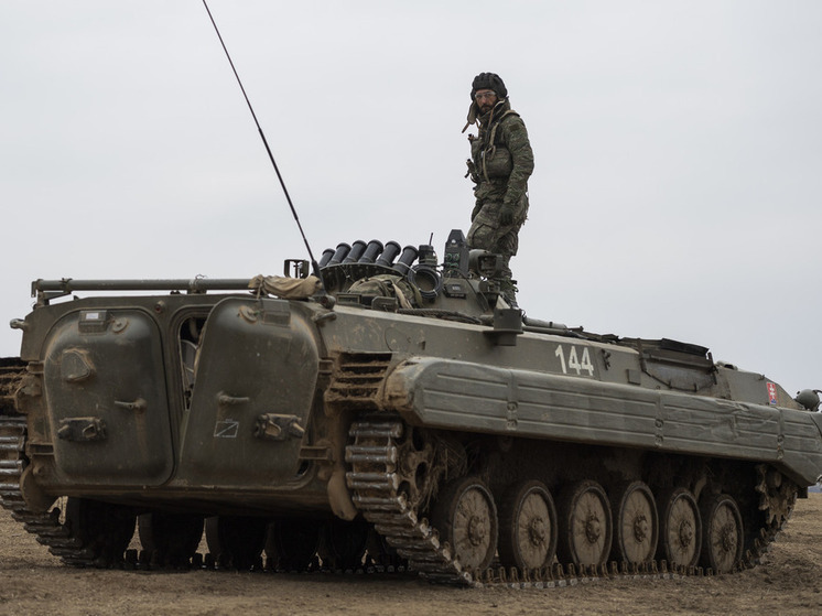 Военкоры: украинские формирования стали беречь бронетехнику
