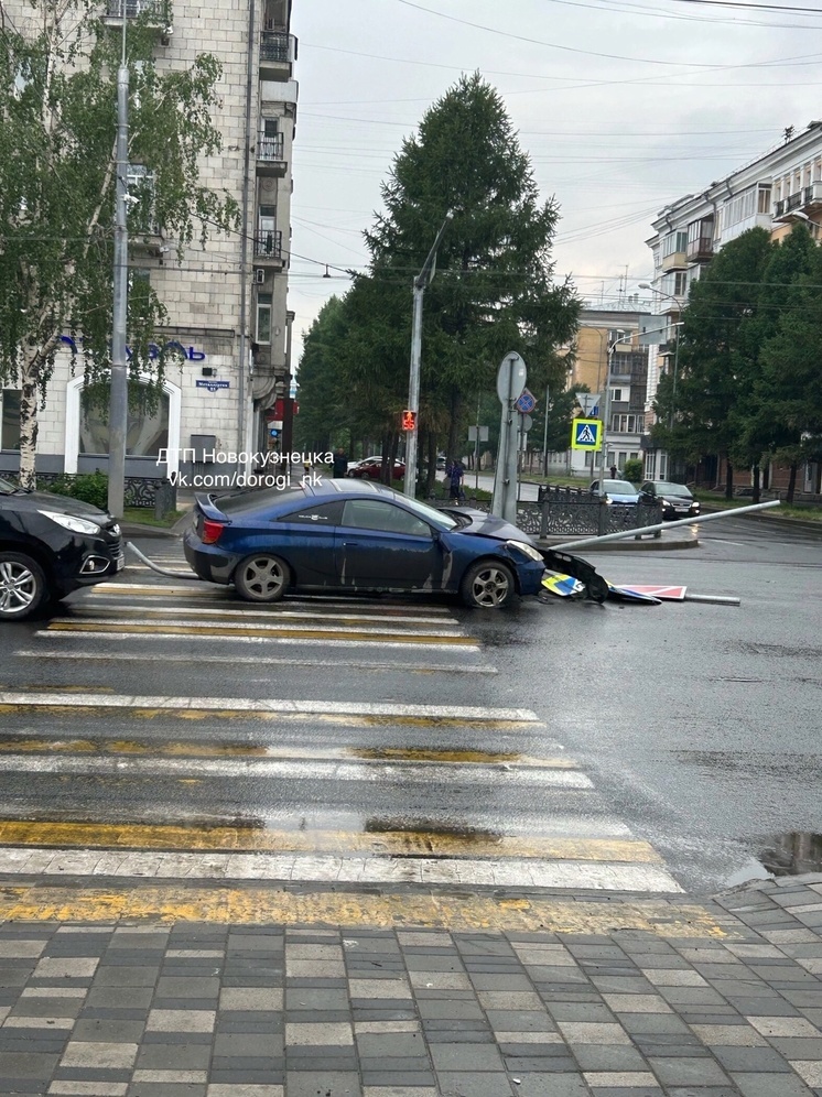 Соцсети: пьяный водитель устроил «гонку» с полицейскими в центре Новокузнецка