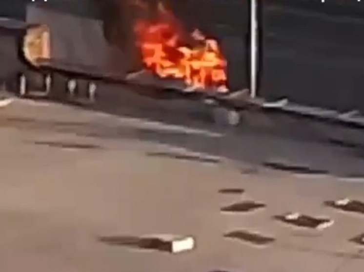 Грузовик сгорел в подмосковном посёлке