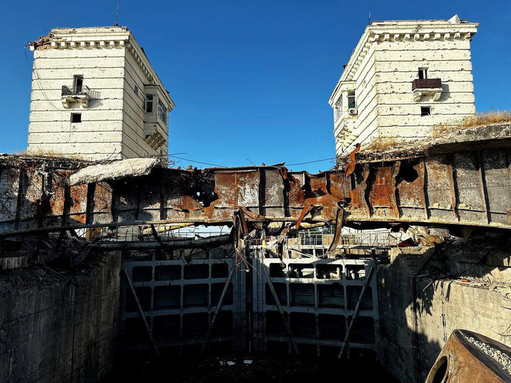 Опубликованы фотографии Каховской ГЭС спустя пять дней после прорыва дамбы