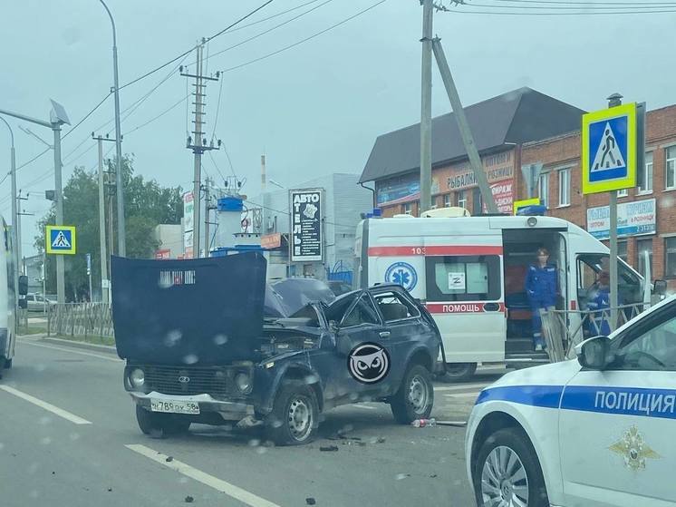 В Пензе в результате аварии изуродовало автомобиль