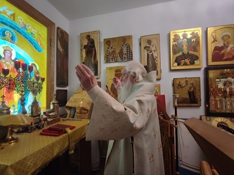 В праздник Всех святых в Великом Новгороде митрополит Лев провел Божественную литургию