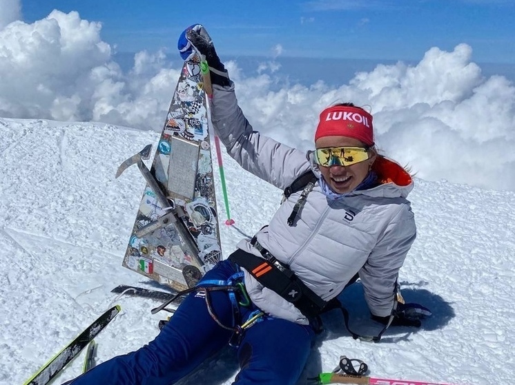 Спортсменка из Подмосковья первой в мире поднялась на Эльбрус на беговых лыжах