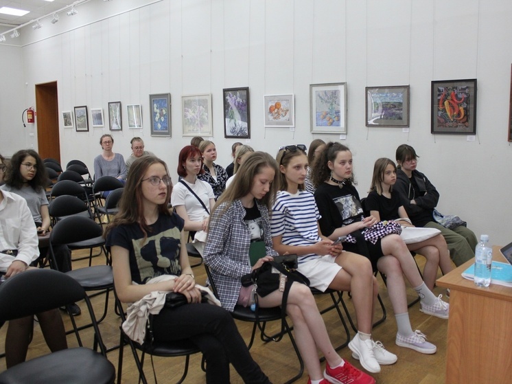 Юные смоленские художники начинают проект "Городская архитектурная мастерская"