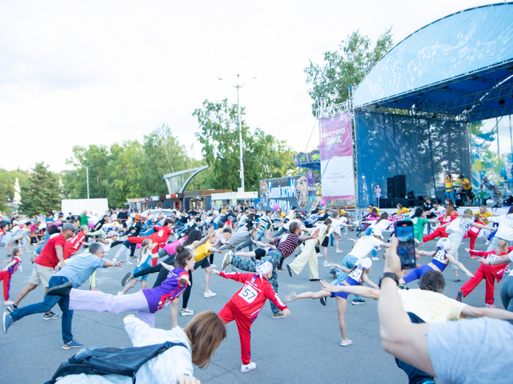 Участники фестиваля «Фитнес-движ» Хабаровске установили рекорд России