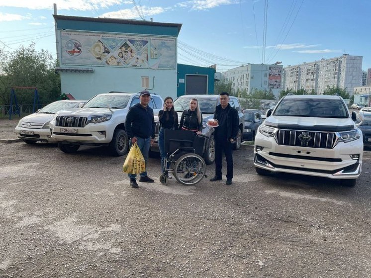 В Якутске автомобильная группа помогла семье погорельцев